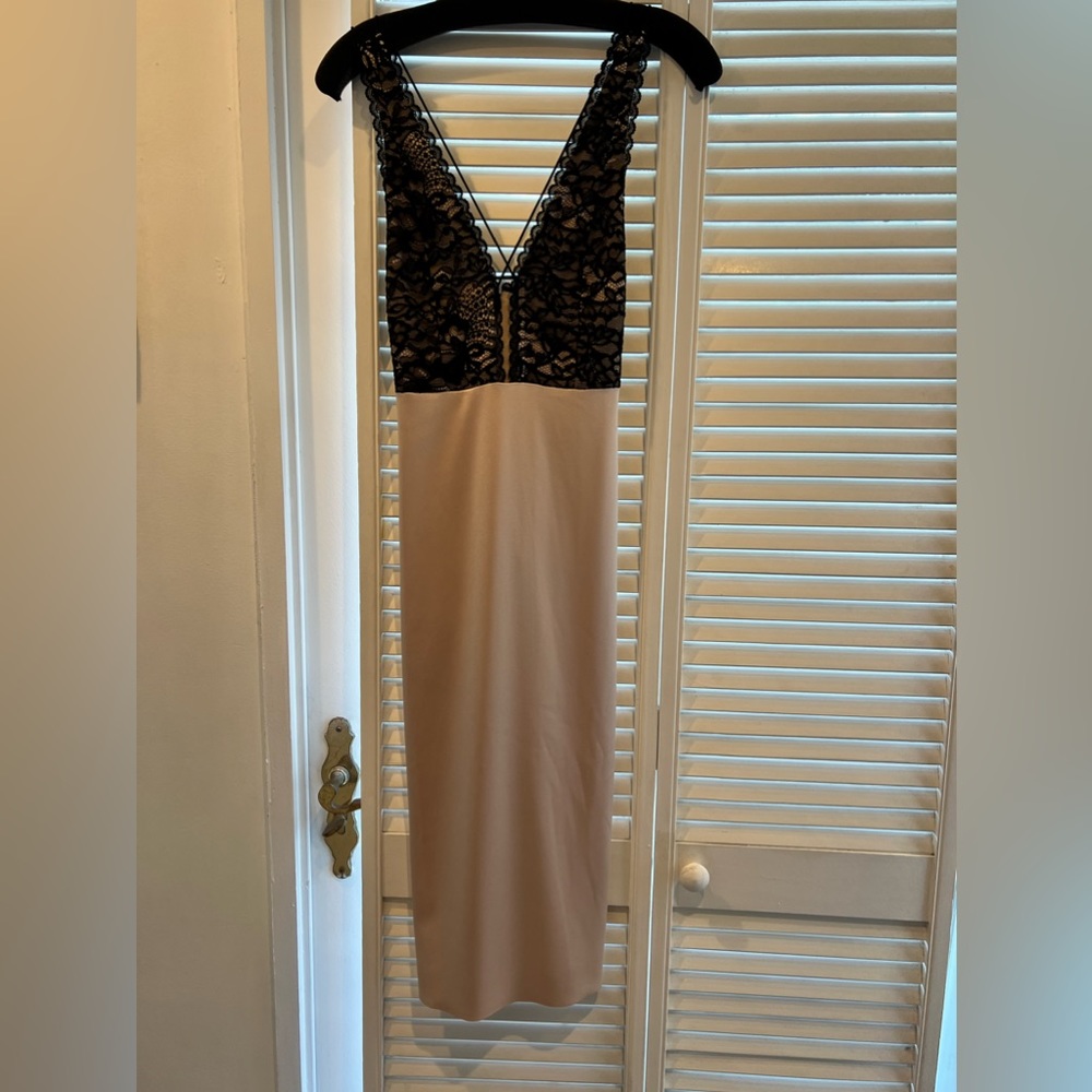 Satin and lace dress - Picture 5 of 12